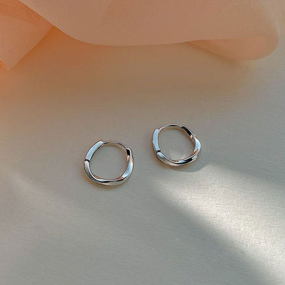 2024 Boucles d'oreilles en perles à la mode coréenne, avec un tempérament simple et polyvalent