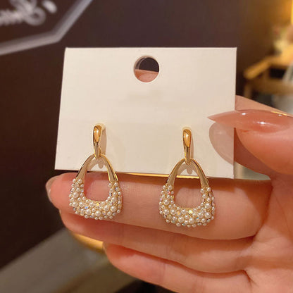 2024 Boucles d'oreilles en perles à la mode coréenne, avec un tempérament simple et polyvalent